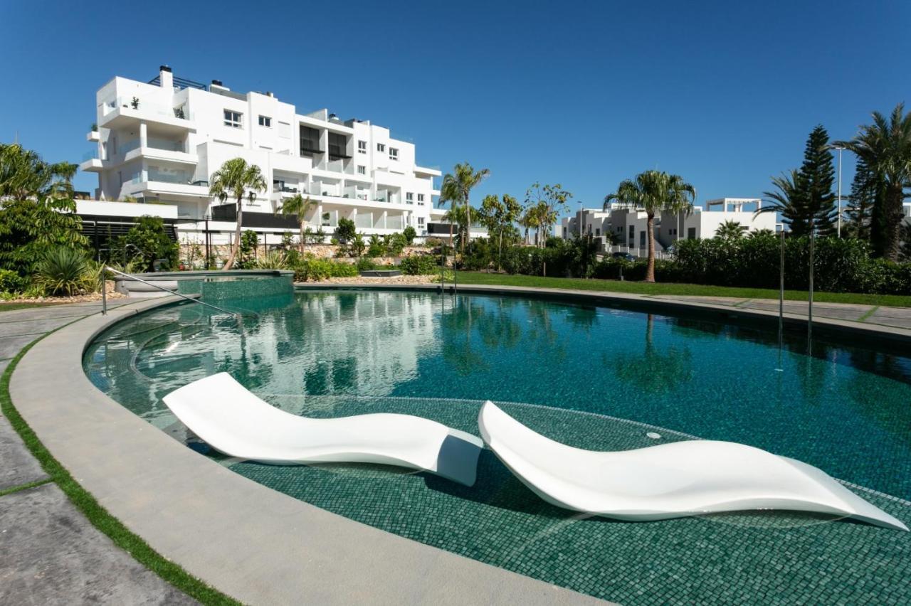 טורבייחה Nice 2 Bedroom Bali Apartment With Sea Views מראה חיצוני תמונה